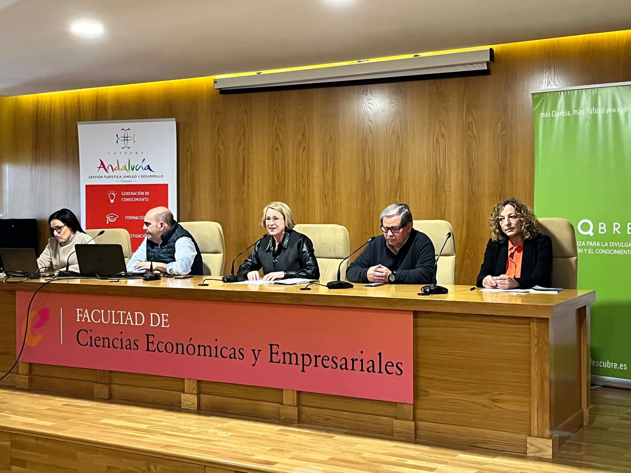 Fotografía ilustrativa del artículo Andalucía reúne investigación y divulgación en una Jornada de Turismo Científico como reto en la desestacionalización del sector