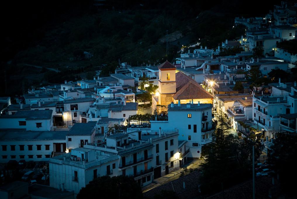 Fotografía ilustrativa del artículo Investigadores de la UGR diseñan una IA para predecir la duración de estancias turísticas en la Alpujarra